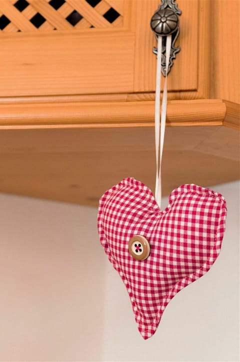 Wood, Lighting, Material Property, Magenta, Hardwood