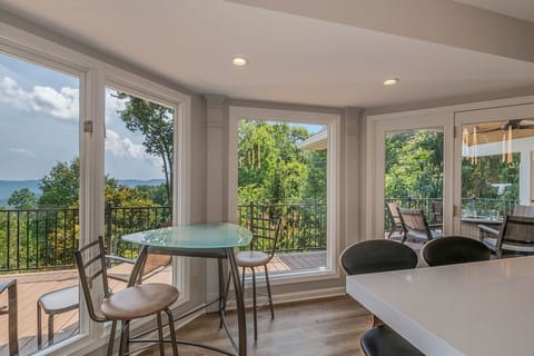 Kitchen nook with additional seating for 2