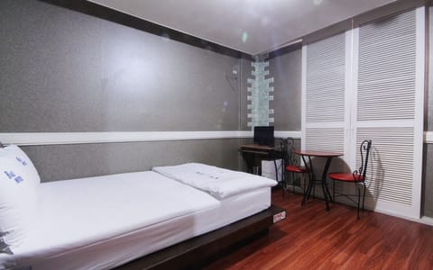 Room (Standard Room A) | 1 bedroom, free WiFi, bed sheets