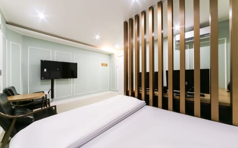 Room (Deluxe room (unlimited use of Disney+) | 1 bedroom, free WiFi, bed sheets