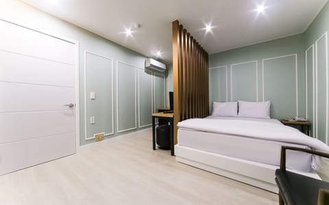 Room (Deluxe room (unlimited use of Disney+) | 1 bedroom, free WiFi, bed sheets