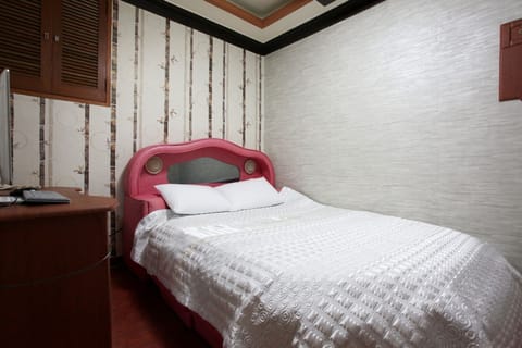 Room (Standard Room) | 1 bedroom, free WiFi, bed sheets