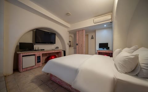 Room (Special Room B) | 1 bedroom, free WiFi, bed sheets