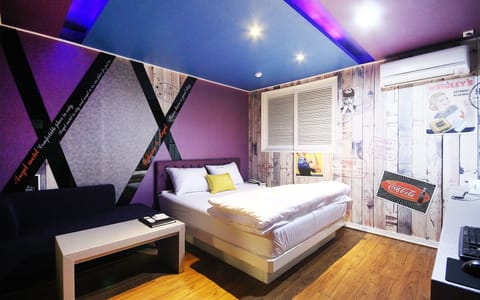 Room (Standard Room) | 1 bedroom, individually decorated, free WiFi, bed sheets