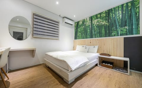 Room (Cypress Healing Room) | 1 bedroom, free WiFi, bed sheets
