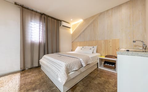 Room (Cypress Healing Room Special Room) | 1 bedroom, free WiFi, bed sheets