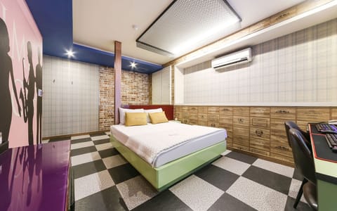 Room (VIP (Special Room/2PC/Netflix YouTube) | 1 bedroom, free WiFi, bed sheets