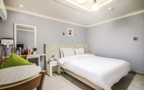 Room (Standard Room) | 1 bedroom, free WiFi, bed sheets