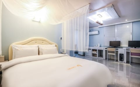 Room (VIP-A) | 1 bedroom, free WiFi, bed sheets