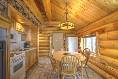 Family Cabin, 3 Queen Beds with Private Bedroom, Full Kitchen (Henry Fork) | Miscellaneous