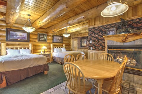 Family Cabin, Private Bathroom (South Fork Series) | Premium bedding, iron/ironing board, WiFi, bed sheets