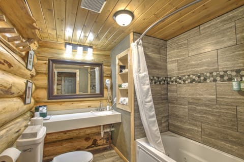 Classic Cabin, 1 Queen Bed, Jetted Tub (Cougar Creek) | Bathroom | Combined shower/tub, free toiletries, hair dryer, towels