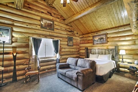 Superior Cabin, 1 King Bed, Renovated Kitchenette (Madison Series 1) | Premium bedding, iron/ironing board, WiFi, bed sheets