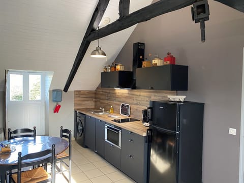 Apartment, 1 Bedroom | Private kitchen | Fridge, microwave, stovetop, dishwasher