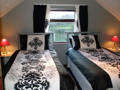 Twin Room, Ensuite | Soundproofing, iron/ironing board, free cribs/infant beds, free WiFi