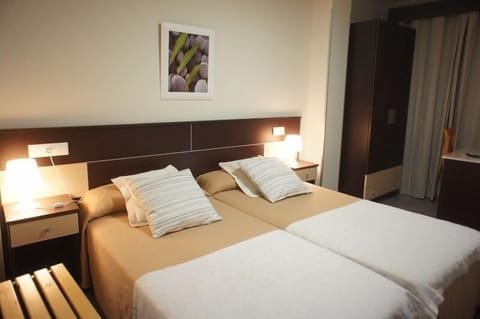 Standard Room | In-room safe, desk, free WiFi, bed sheets