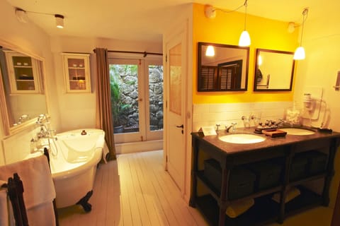 Room (charm) | Bathroom | Separate tub and shower, deep soaking tub, hair dryer, bathrobes