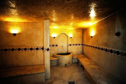 Couples treatment rooms, spa tub, steam room, Turkish bath