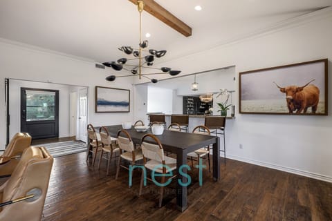 DINING ROOM | Seating for 8ppl here and another 4ppl at the breakfast table & 3 ppl at the bar behind the dining table