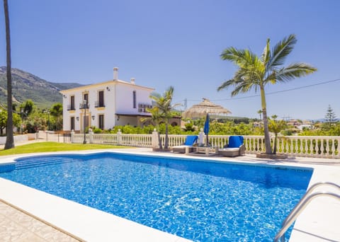 Wonderful holiday villa with swimming pool in Alhaurín