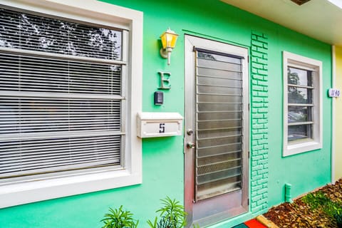 You'll get the key in the lockbox just above the mailbox.