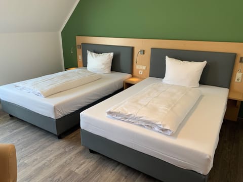 Standard Double or Twin Room, Balcony | Hypo-allergenic bedding, individually decorated, individually furnished