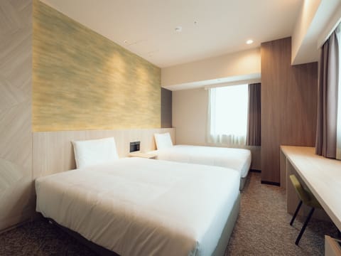 Deluxe Twin Room, Non Smoking | In-room safe, desk, free WiFi, bed sheets