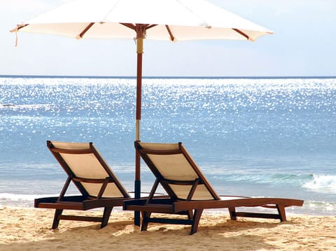 Beach nearby, sun loungers, beach umbrellas, beach towels