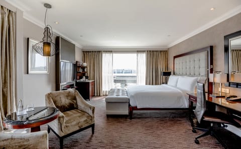 Junior Suite, 1 King Bed | Egyptian cotton sheets, premium bedding, pillowtop beds