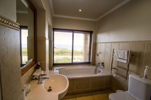 Penthouse, Sea View, Oceanfront | Bathroom | Free toiletries, towels