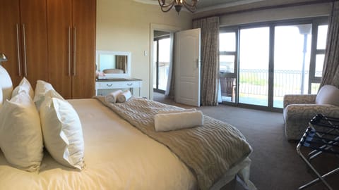 Penthouse, Sea View, Oceanfront | Egyptian cotton sheets, premium bedding, in-room safe