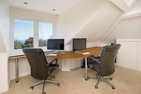 A place to catch up with email if you really have to! Fast (500Mb+) broadband.