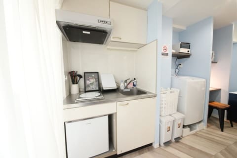 Apartment, Non Smoking | Private kitchenette | Fridge, microwave, cookware/dishes/utensils