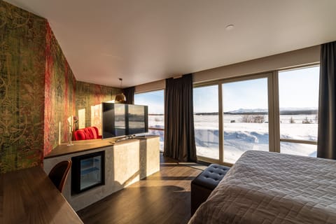 Superior Suite, Lake View | Minibar, individually decorated, individually furnished, desk