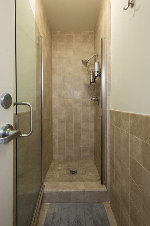 Twin Room, Shared Bathroom | Bathroom shower