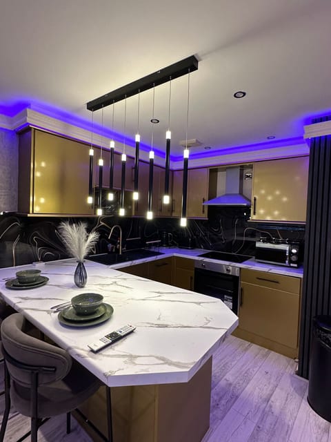 Suite, Accessible, Hot Tub | Shared kitchen