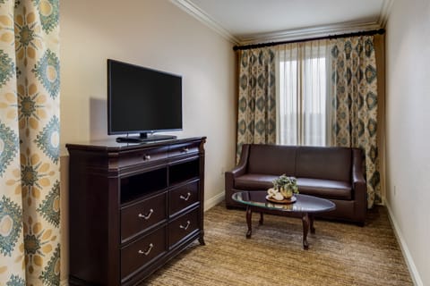 Studio Suite, 1 King Bed with Sofa bed, Corner | Hypo-allergenic bedding, down comforters, pillowtop beds, in-room safe