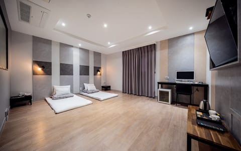 Room (Deluxe (Ondol)) | 1 bedroom, free WiFi, bed sheets