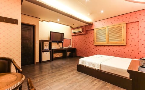 Room (Special Room A) | 1 bedroom, free WiFi, bed sheets