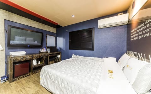 Room (Special Room) | 1 bedroom, free WiFi, bed sheets