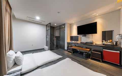 Room (Ondol Room (Non-smoking OTT)) | 1 bedroom, minibar, free WiFi, bed sheets