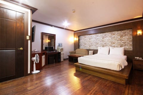 Room (Special Room) | 1 bedroom, individually decorated, free WiFi, bed sheets