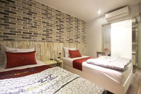 Room (Semi-private room (single + single fr) | 1 bedroom, free WiFi, bed sheets
