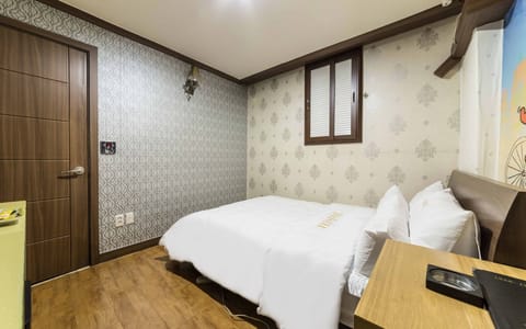 Room (Standard Room) | 1 bedroom, free WiFi, bed sheets