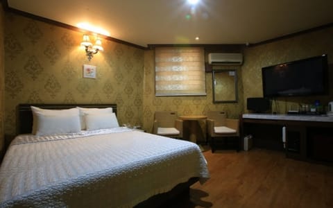 Room (Standard Room) | 1 bedroom, free WiFi, bed sheets