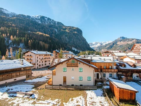 Sky, Building, Mountain, Property, Snow, Window, House, Slope, Natural Landscape, Highland