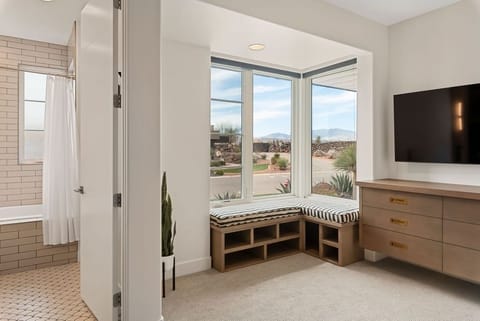 House, 4 Bedrooms | View from property