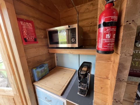 Cabin | Private kitchen | Fridge, microwave, oven, stovetop
