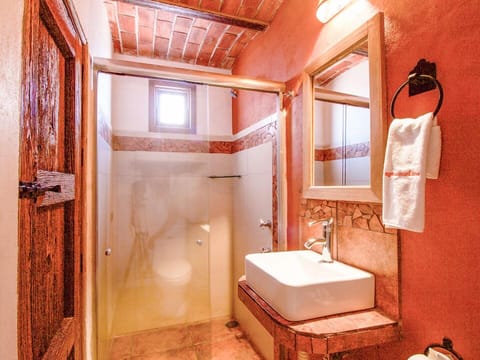 Traditional Double Room | Bathroom | Shower, rainfall showerhead, towels, soap