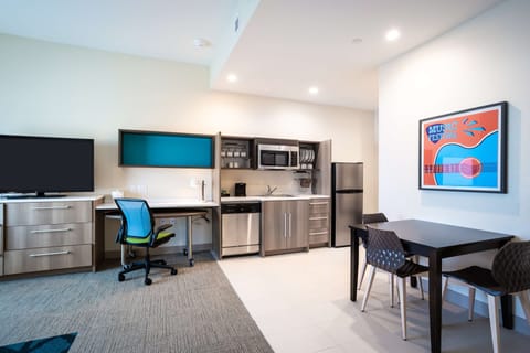 Suite, 1 Bedroom, Non Smoking | Blackout drapes, iron/ironing board, bed sheets